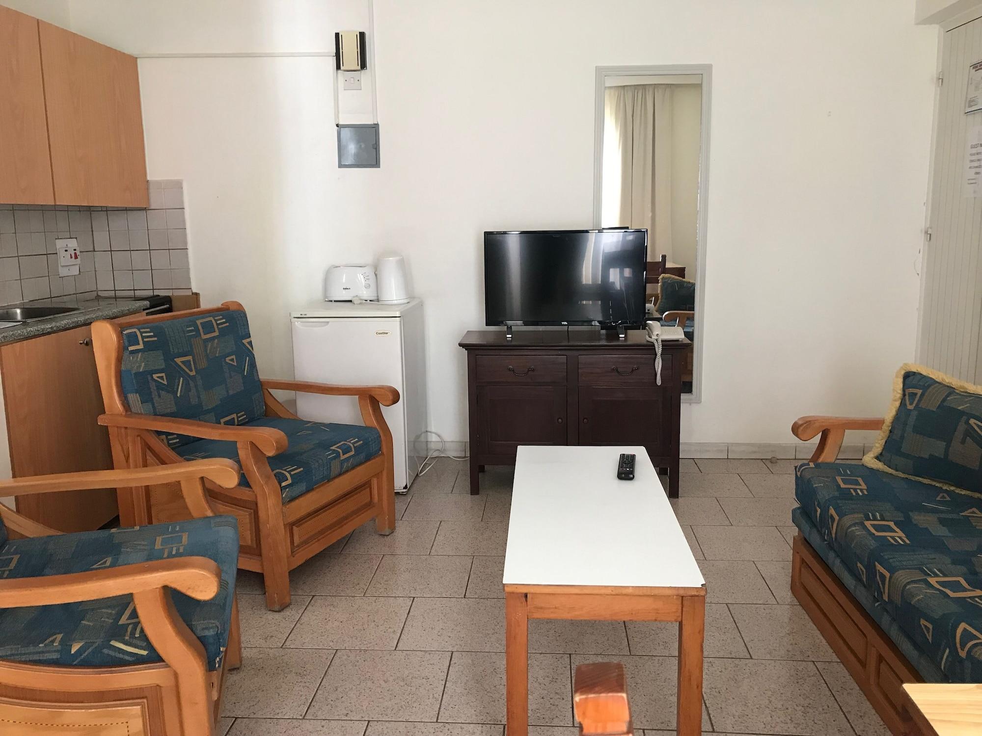 达芙妮酒店式公寓 Paphos 外观 照片