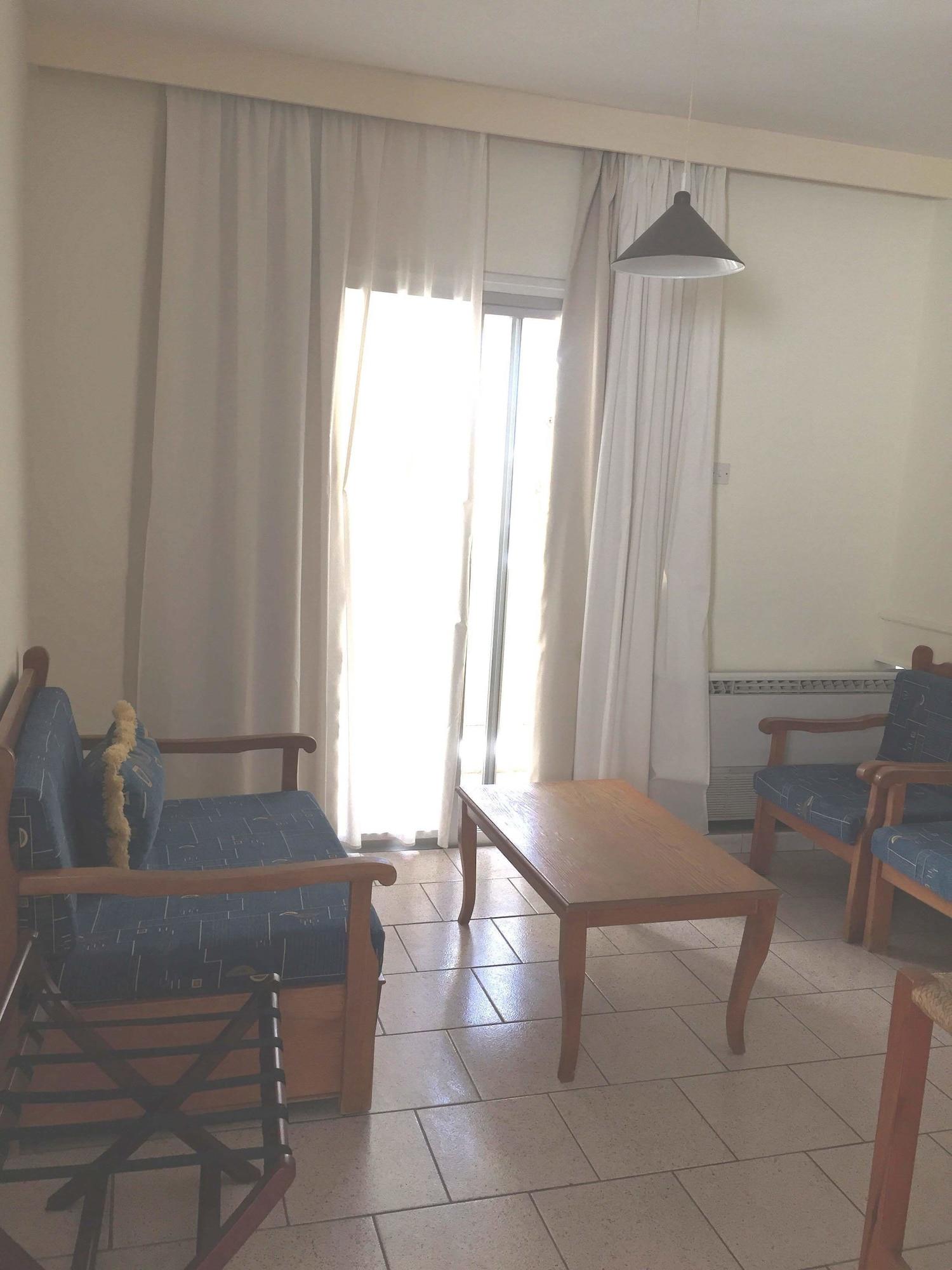 达芙妮酒店式公寓 Paphos 外观 照片