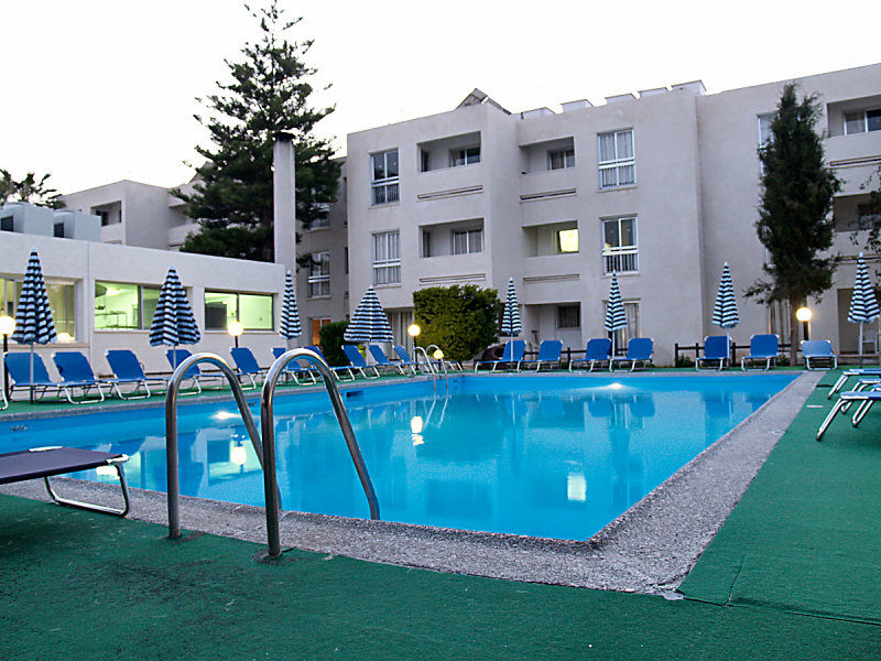 达芙妮酒店式公寓 Paphos 外观 照片