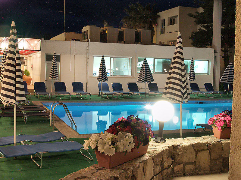 达芙妮酒店式公寓 Paphos 外观 照片