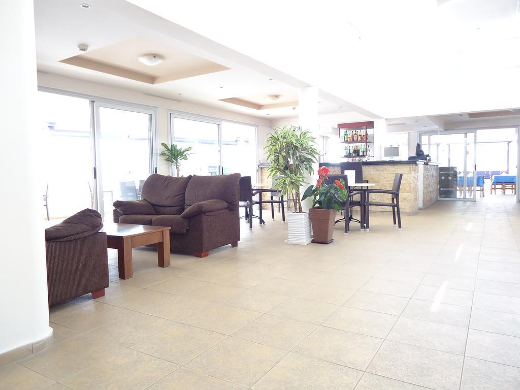 达芙妮酒店式公寓 Paphos 外观 照片