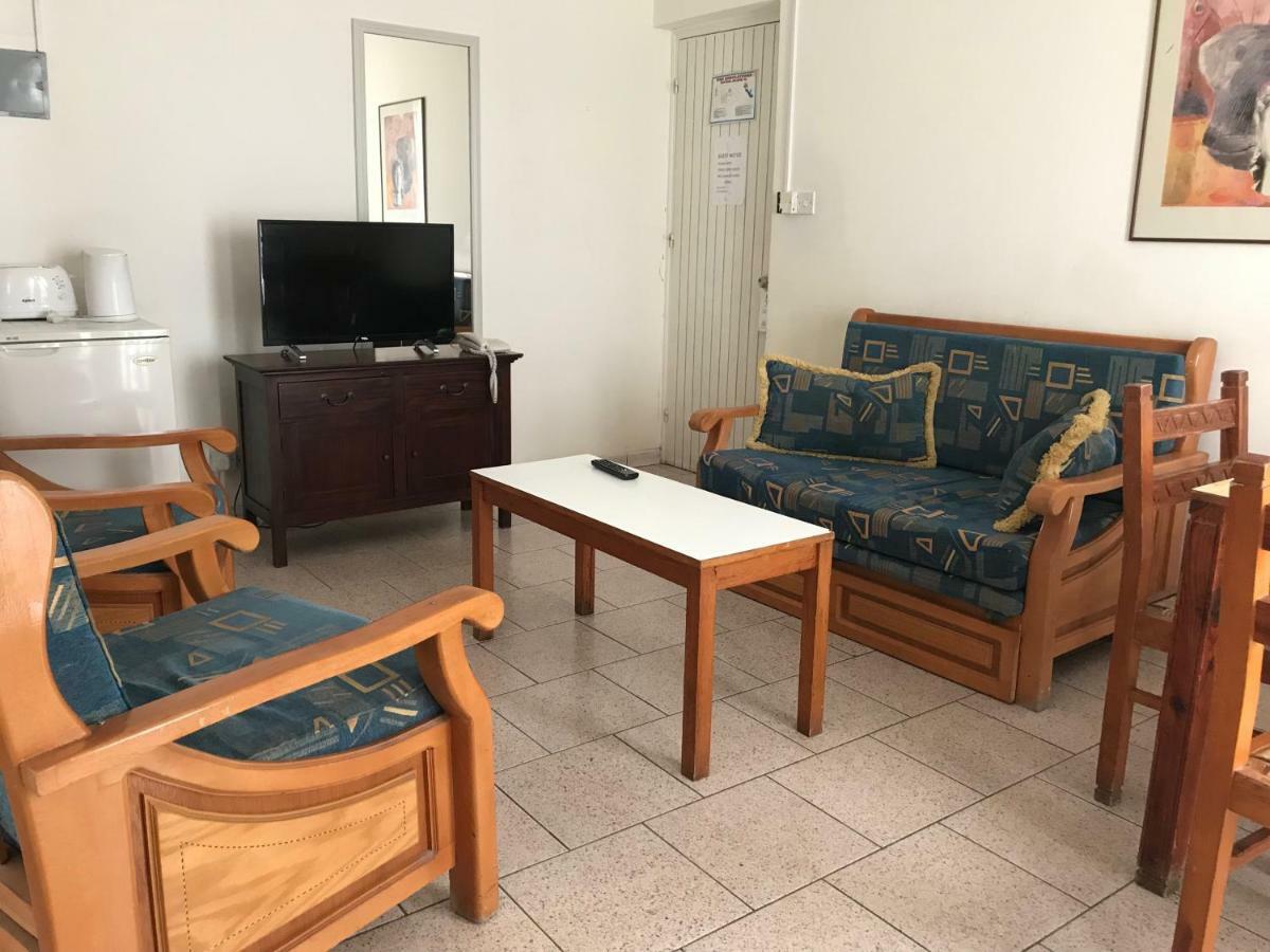 达芙妮酒店式公寓 Paphos 外观 照片